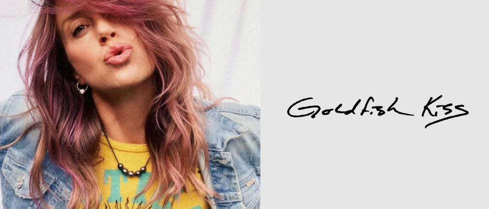 Goldfish Kiss